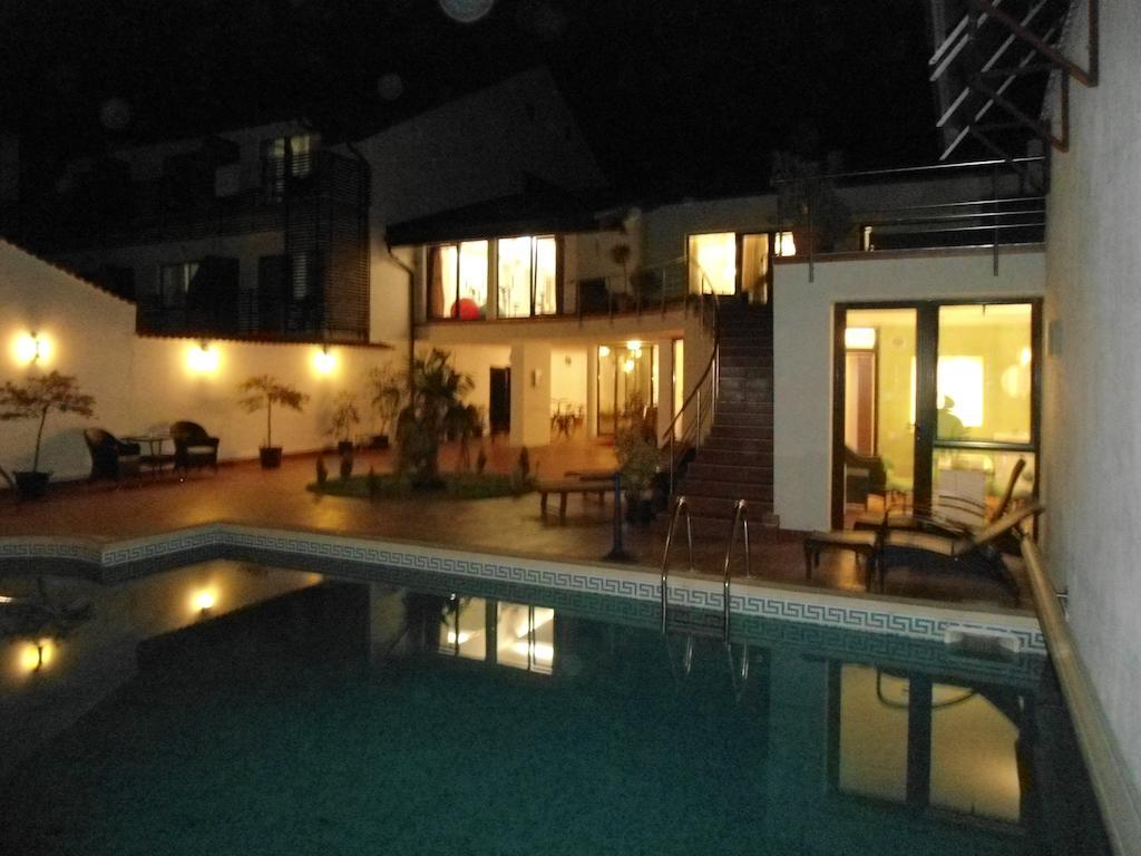 Pensiunea La Dolce Vita Baile Herculane Exterior photo